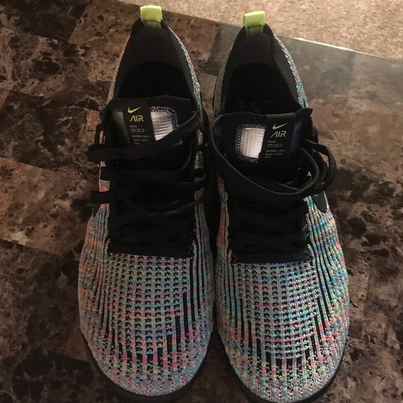 Nike - Picture 3 of 6